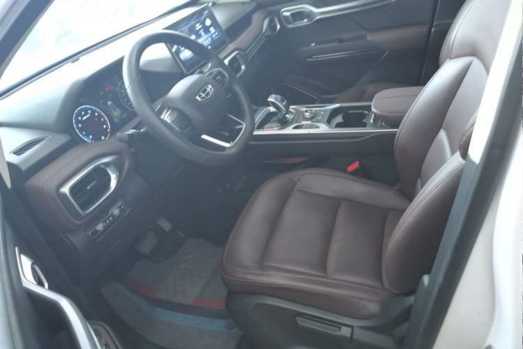 Used Geely Auto Haoyue 2022 1.8TD Automatic Comfort Model 7 Seats Interior 4