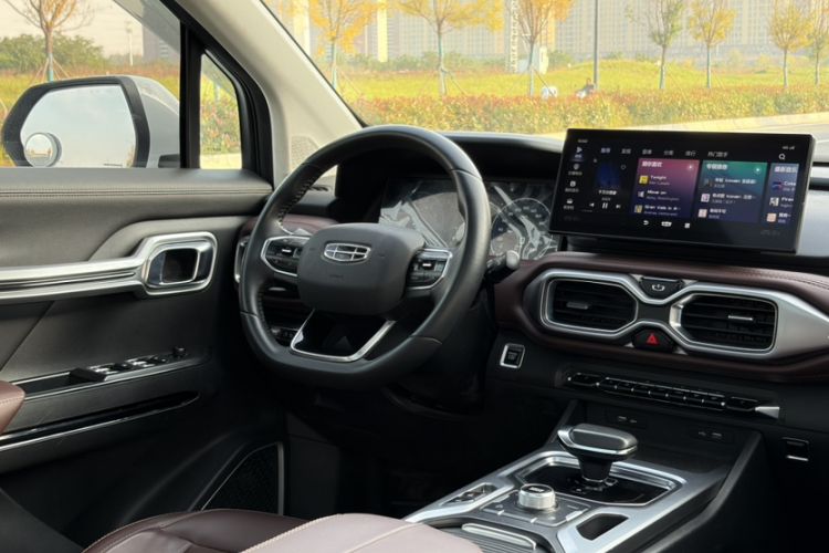 Used Geely Auto Haoyue 2022 1.8TD DCT Luxury 7-Seater Interior 8