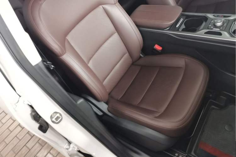 Used Geely Auto Haoyue 2022 1.8TD Automatic Comfort Model 7 Seats Interior 9