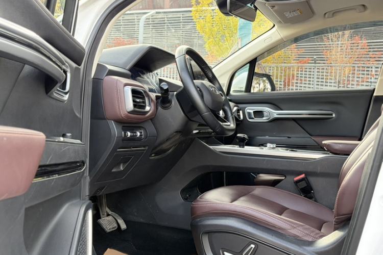 Used Geely Auto Haoyue 2022 1.8TD DCT Luxury 7-Seater Interior 9