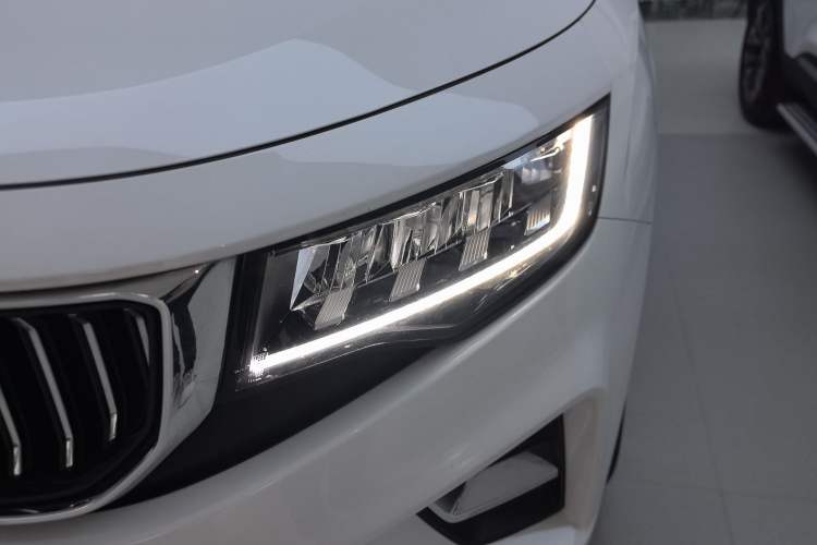 Used Geely Auto Haoyue 2022 1.8TD Automatic Prestige 7-Seater Left Front Headlight