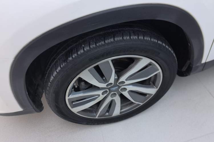 Used Geely Auto Haoyue 2022 1.8TD Automatic Prestige 7-Seater Left Front Wheel Hub
