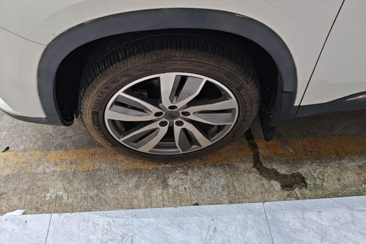 Used Geely Auto Haoyue 2022 1.8TD DCT Luxury 7-Seater Left Front Wheel Hub