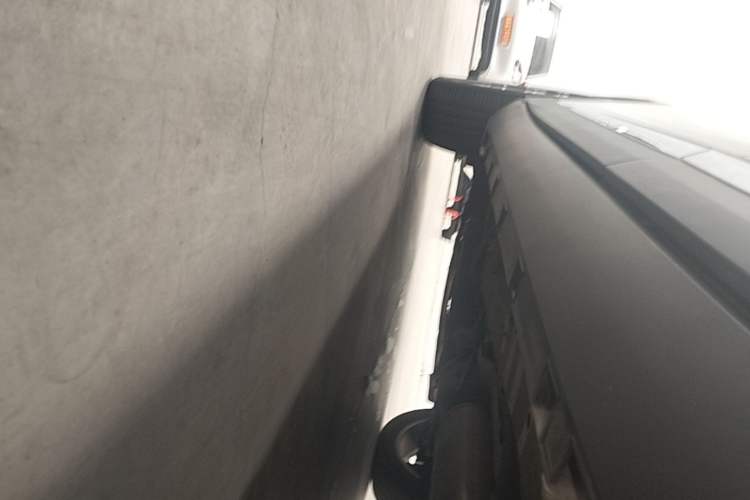 Used Geely Auto Haoyue 2022 1.8TD DCT Luxury 7-Seater Left Side Sill