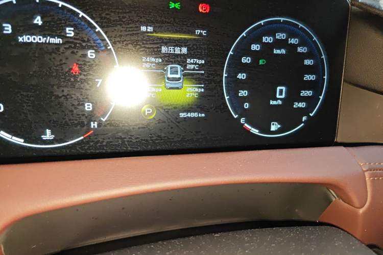 Used Geely Auto Haoyue 2022 1.8TD DCT Luxury 7-Seater Odometer Close Up