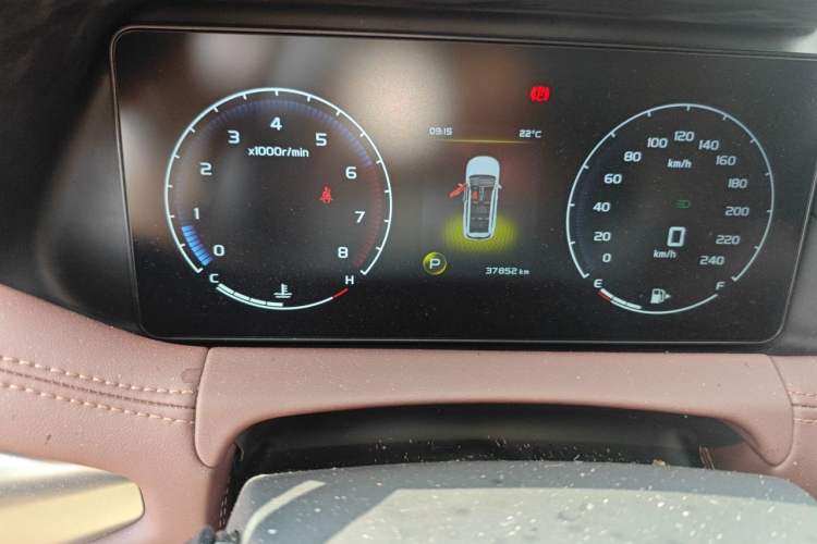 Used Geely Auto Haoyue 2022 1.8TD DCT Luxury 7-Seater Odometer Close Up