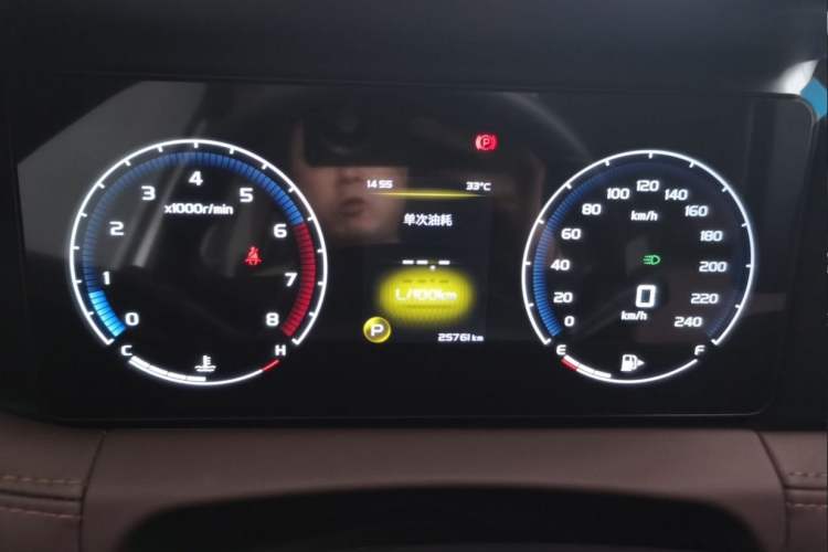 Used Geely Auto Haoyue 2022 1.8TD Automatic Comfort Model 7 Seats Odometer Close Up