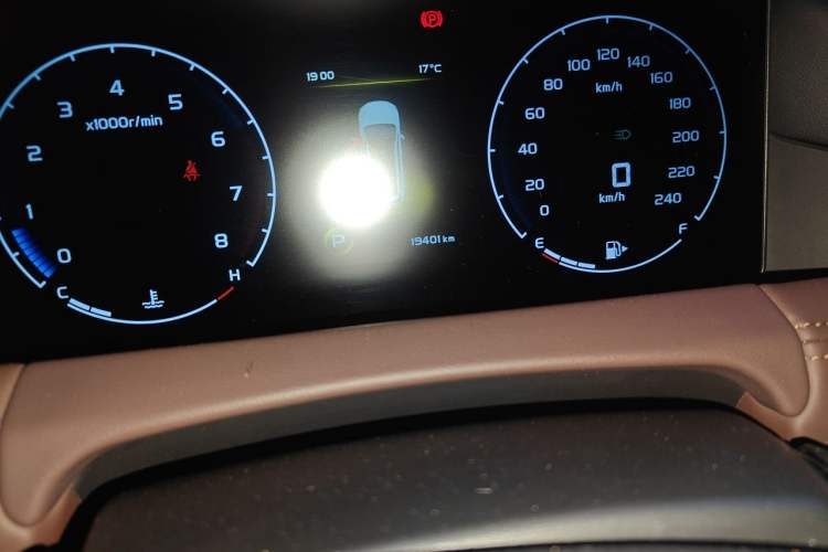 Used Geely Auto Haoyue 2022 1.8TD DCT Luxury 7-Seater Odometer Close Up