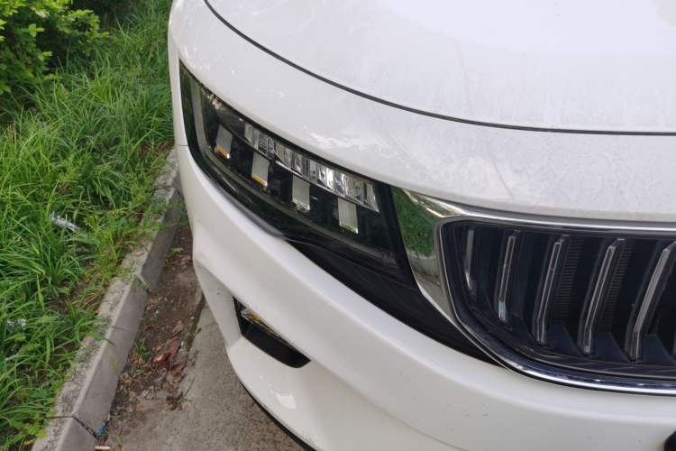 Used Geely Auto Haoyue 2022 1.8TD DCT Luxury 7-Seater Right Front Headlight