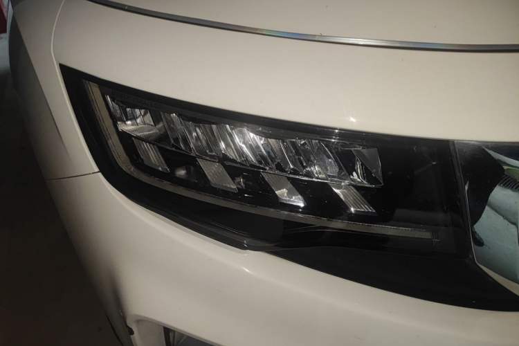 Used Geely Auto Haoyue 2022 1.8TD DCT Luxury 7-Seater Right Front Headlight