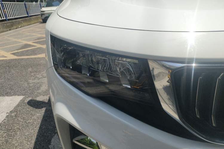 Used Geely Auto Haoyue 2022 1.8TD DCT Luxury 7-Seater Right Front Headlight