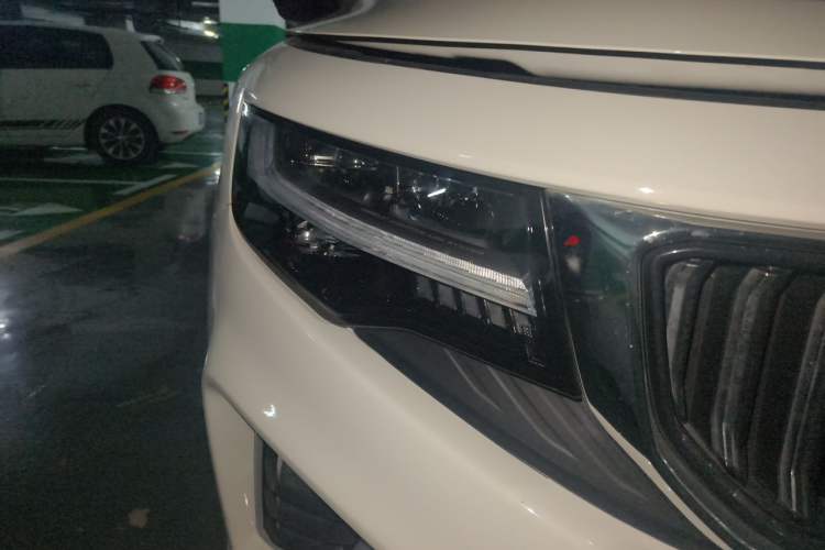 Used Geely Auto Haoyue 2022 1.8TD DCT Flagship 7-Seater Right Front Headlight
