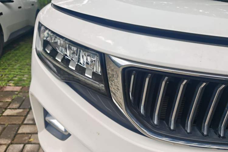 Used Geely Auto Haoyue 2022 1.8TD Automatic Prestige 7-Seater Right Front Headlight