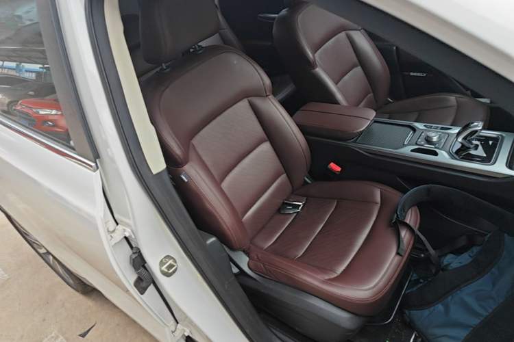 Used Geely Auto Haoyue 2022 1.8TD Automatic Prestige 7-Seater Right Front Seat