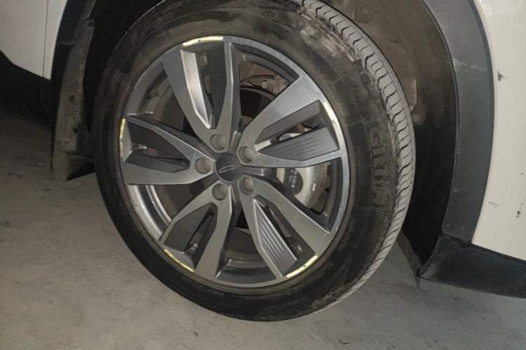 Used Geely Auto Haoyue 2022 1.8TD DCT Luxury 7-Seater Right Front Wheel Hub