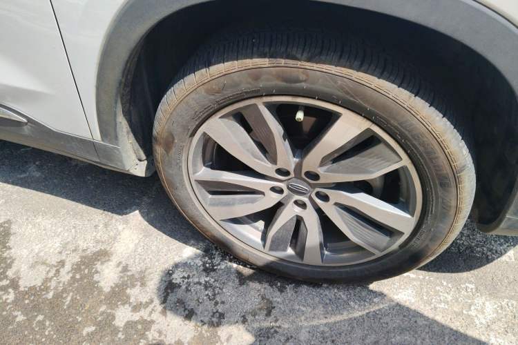 Used Geely Auto Haoyue 2022 1.8TD DCT Flagship 7-Seater Right Front Wheel Hub