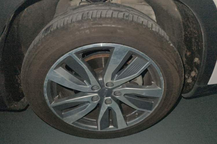 Used Geely Auto Haoyue 2022 1.8TD DCT Flagship 7-Seater Right Front Wheel Hub