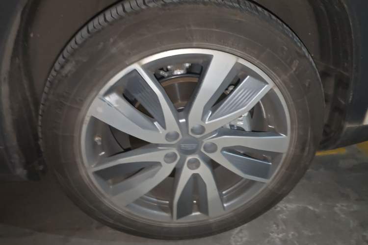 Used Geely Auto Haoyue 2022 1.8TD DCT Flagship 7-Seater Right Front Wheel Hub