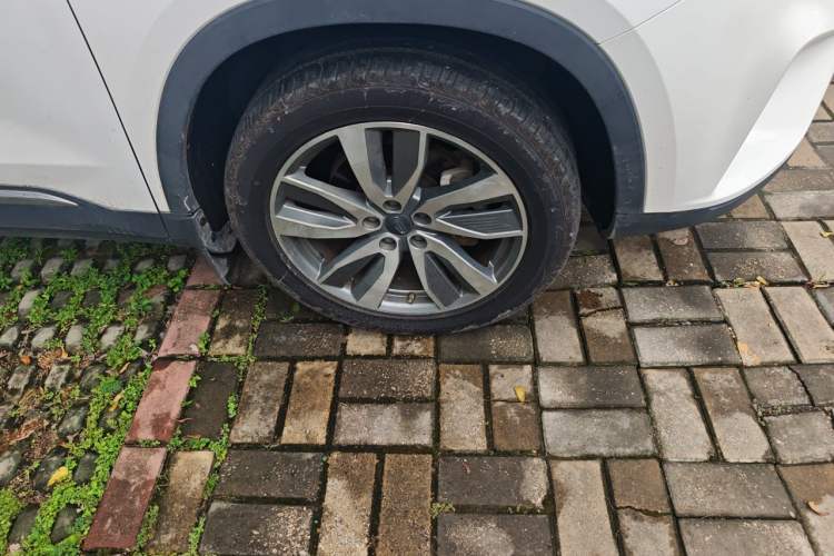Used Geely Auto Haoyue 2022 1.8TD Automatic Prestige 7-Seater Right Front Wheel Hub