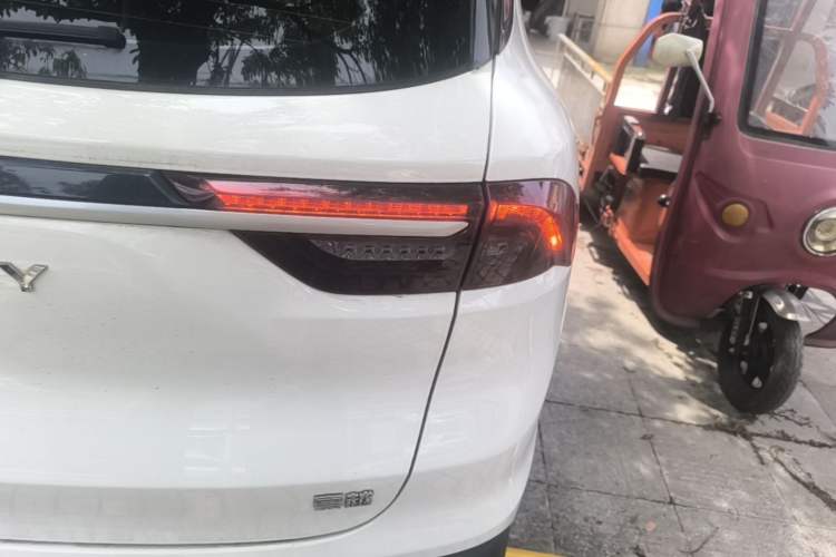 Used Geely Auto Haoyue 2022 1.8TD Automatic Comfort Model 7 Seats Right Rear Taillight