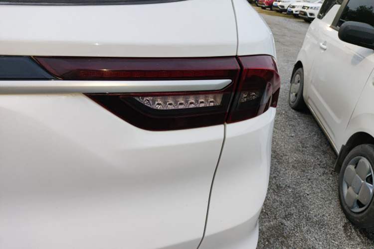 Used Geely Auto Haoyue 2022 1.8TD Automatic Prestige 7-Seater Right Rear Taillight