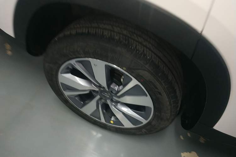 Used Geely Auto Haoyue 2022 1.8TD Automatic Comfort Model 7 Seats Right Rear Wheel Hub