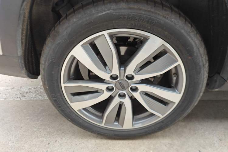 Used Geely Auto Haoyue 2022 1.8TD Automatic Prestige 7-Seater Right Rear Wheel Hub