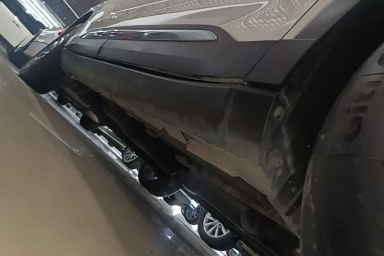 Used Geely Auto Haoyue 2022 1.8TD DCT Flagship 7-Seater Right Side Sill