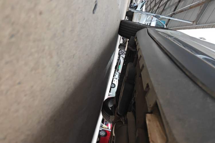Used Geely Auto Haoyue 2022 1.8TD Automatic Prestige 7-Seater Right Side Sill