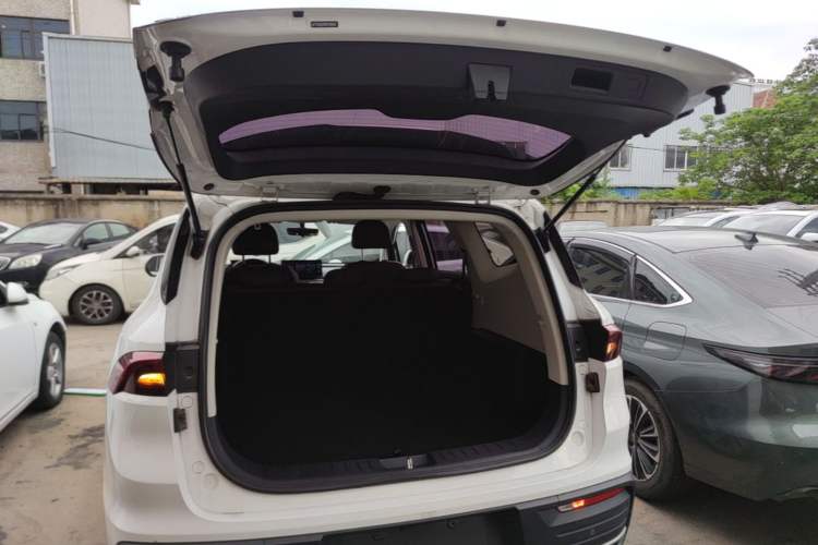 Used Geely Auto Haoyue 2022 1.8TD Automatic Comfort Model 5 Seats Trunk