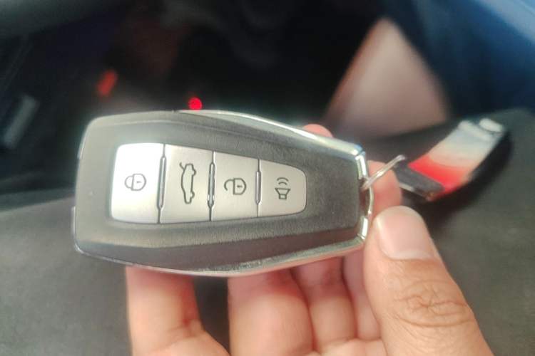 Used Geely Auto Haoyue 2022 1.8TD DCT Luxury 7-Seater Vehicle Key