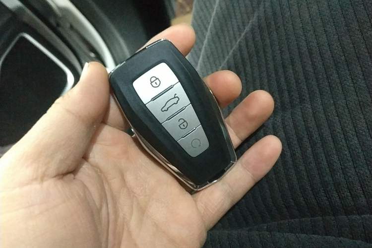 Used Geely Auto Haoyue 2022 1.8TD Automatic Comfort Model 7 Seats Vehicle Key