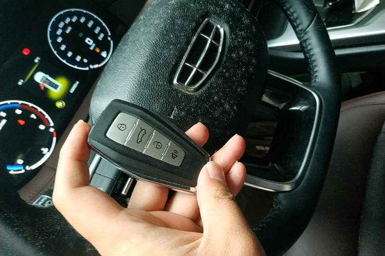 Used Geely Auto Haoyue 2022 1.8TD DCT Luxury 7-Seater Vehicle Key