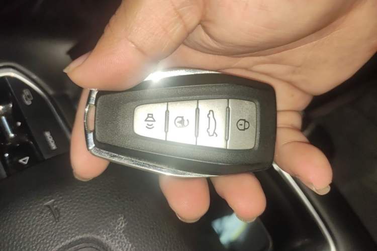 Used Geely Auto Haoyue 2022 1.8TD DCT Luxury 7-Seater Vehicle Key