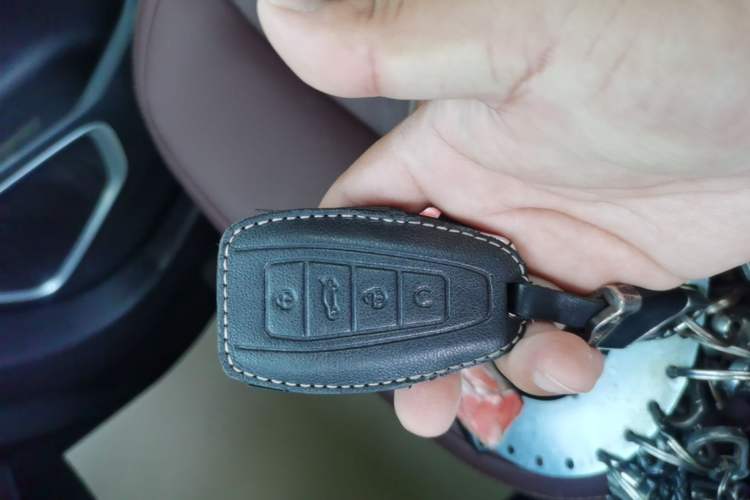 Used Geely Auto Haoyue 2022 1.8TD DCT Luxury 7-Seater Vehicle Key