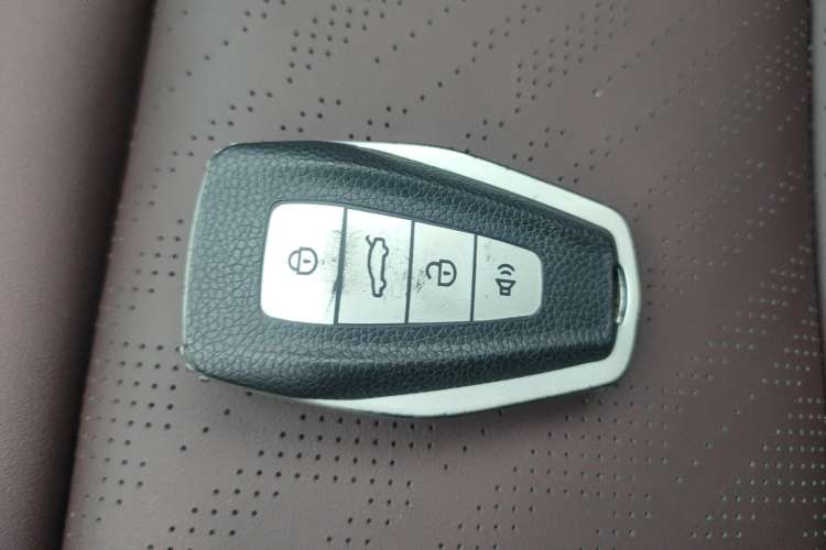 Used Geely Auto Haoyue 2022 1.8TD DCT Luxury 7-Seater Vehicle Key