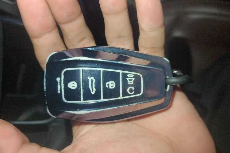 Used Geely Auto Haoyue 2022 1.8TD DCT Flagship 7-Seater Vehicle Key