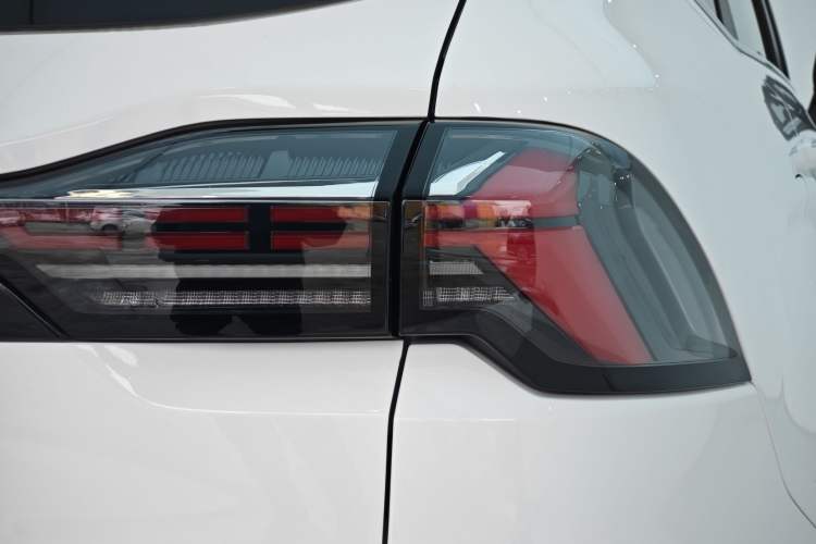 Used Geely Auto Haoyue L 2024 2.0T DCT Flagship Version Exterior 11