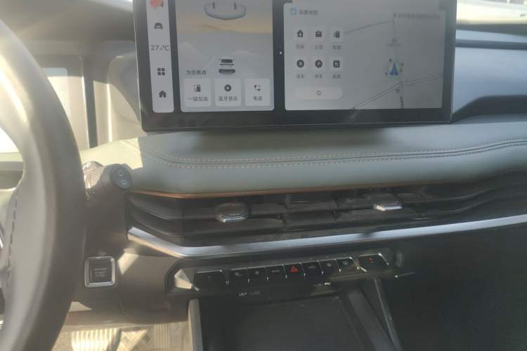 Used Geely Auto Haoyue L 2023 2.0T DCT Prestige Edition Audio And AC Panel