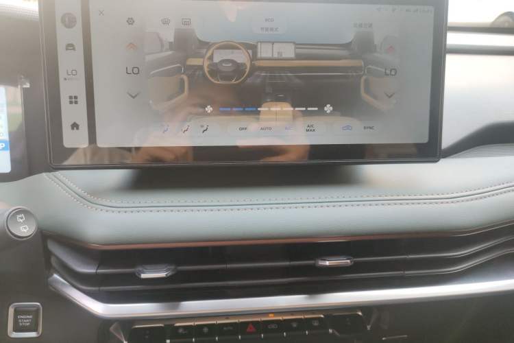 Used Geely Auto Haoyue L 2023 2.0T DCT Prestige Edition Audio And AC Panel