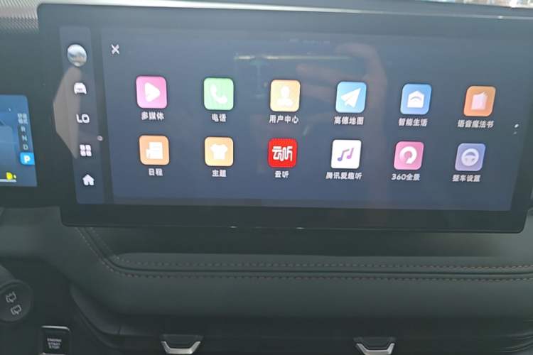 Used Geely Auto Haoyue L 2023 2.0T DCT Prestige Edition Audio And AC Panel
