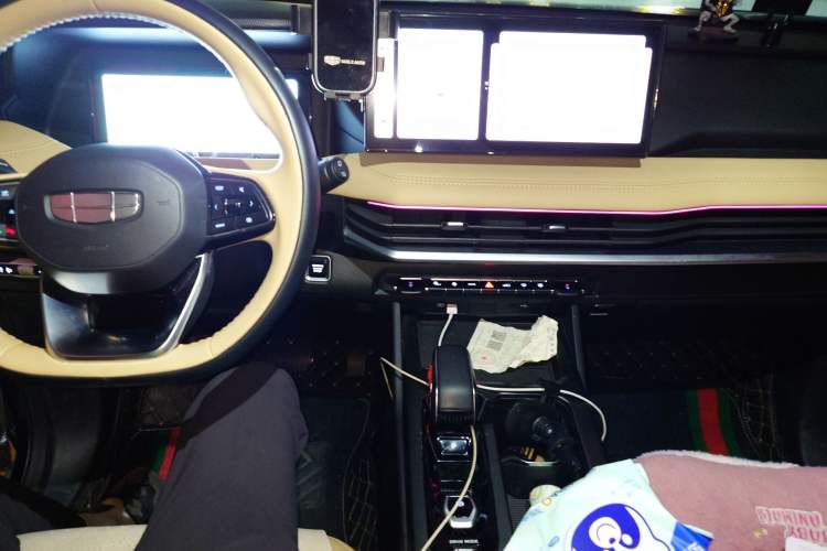 Used Geely Auto Haoyue L 2023 2.0T DCT Flagship Version Audio And AC Panel
