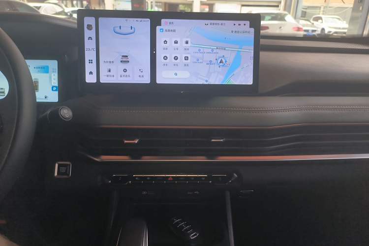 Used Geely Auto Haoyue L 2023 2.0T DCT Prestige Edition Audio And AC Panel
