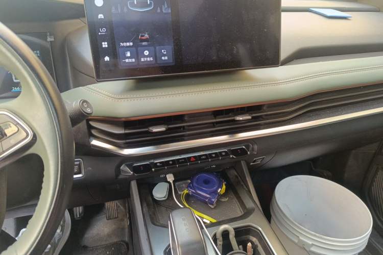 Used Geely Auto Haoyue L 2023 2.0T DCT Prestige Edition Audio And AC Panel