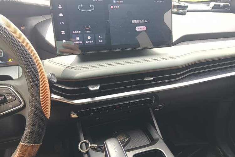 Used Geely Auto Haoyue L 2023 2.0T DCT Prestige Edition Audio And AC Panel