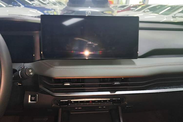 Used Geely Auto Haoyue L 2023 2.0T DCT Prestige Edition Audio And AC Panel