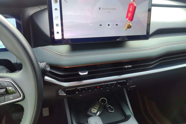 Used Geely Auto Haoyue L 2023 2.0T DCT Prestige Edition Audio And AC Panel