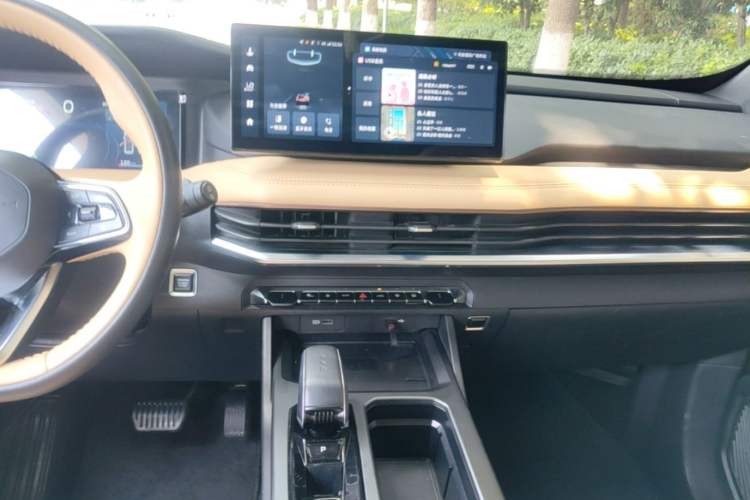 Used Geely Auto Haoyue L 2023 2.0T DCT Flagship Version Audio And AC Panel