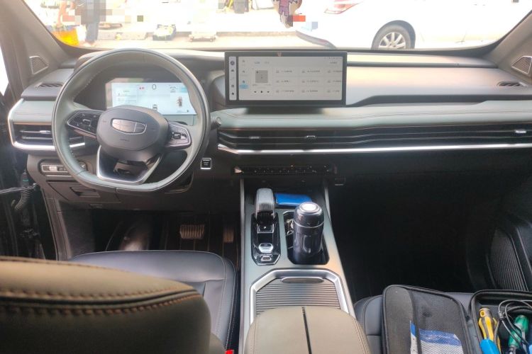Used Geely Auto Haoyue L 2023 2.0T DCT Prestige Edition Center Console