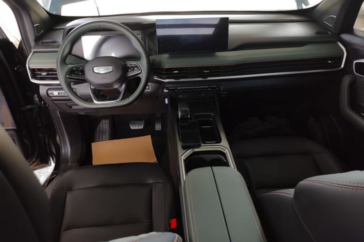 Used Geely Auto Haoyue L 2023 2.0T DCT Prestige Edition Center Console